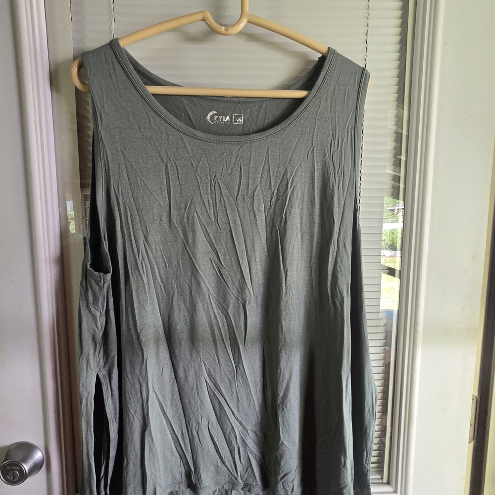 ZYIA Women's Green Tank Top